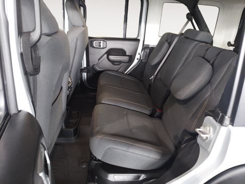 Used 2024 Jeep Wrangler Unlimited AWD/4WD image 23