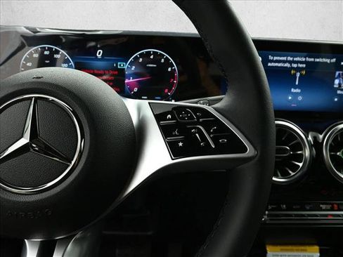 Certified 2025 Mercedes-Benz GLB 250 4MATIC image 16