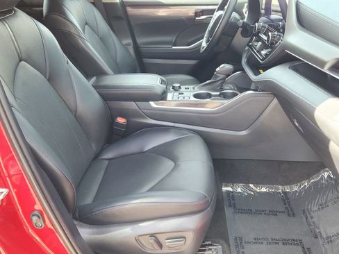 Used 2023 Toyota Highlander L image 16
