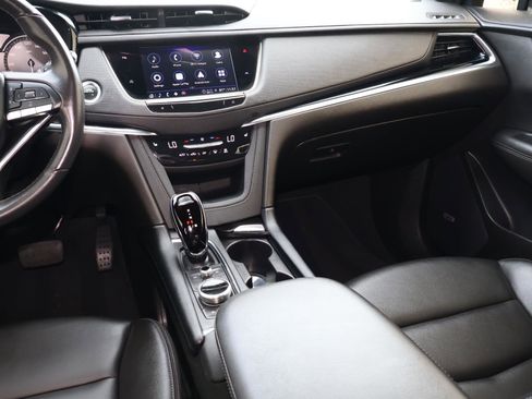 Used 2024 Cadillac XT6 Luxury image 17