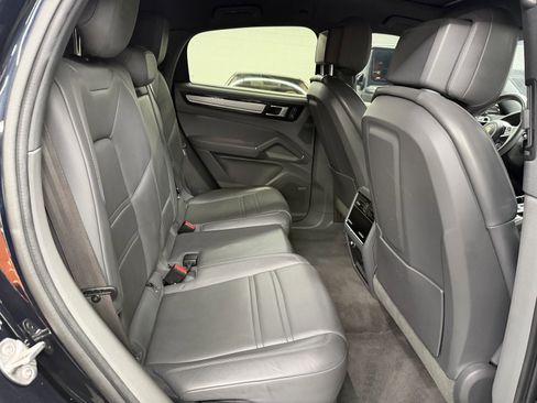 Used 2023 Porsche Cayenne Base image 23