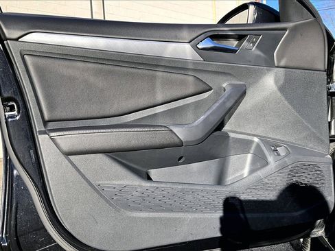 Used 2024 Volkswagen Jetta SE image 25