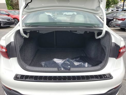 New 2026 Volkswagen Jetta SE FWD image 9