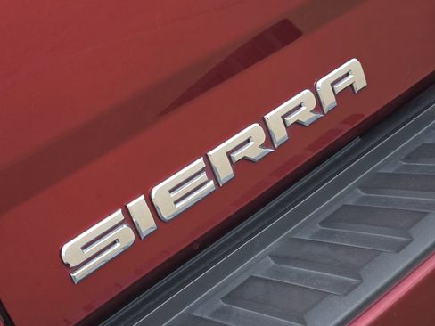Used 2017 GMC Sierra 1500 SLT w/ All Terrain X Package AWD/4WD image 31