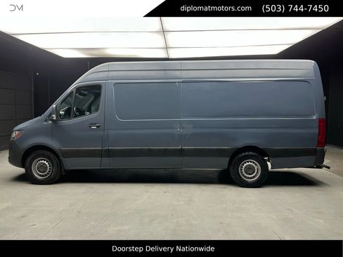 Used 2019 Mercedes-Benz Sprinter 170 image 2