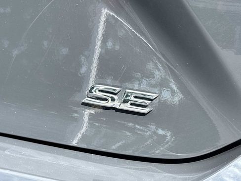 Used 2025 Toyota Camry SE FWD image 9