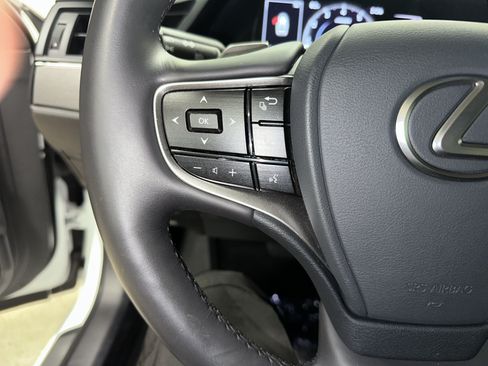 Used 2025 Lexus ES 350 w/ Accessory Package (Z1) FWD image 19