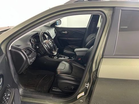 Used 2020 Jeep Cherokee Trailhawk w/ Comfort/Convenience Group AWD/4WD image 18