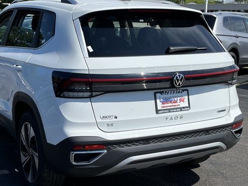 New 2026 Volkswagen Taos SE AWD/4WD image 10