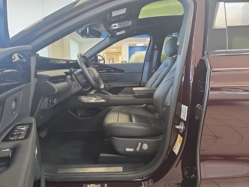Used 2025 Lincoln Nautilus Premier w/ Equipment Group 102A AWD/4WD image 13