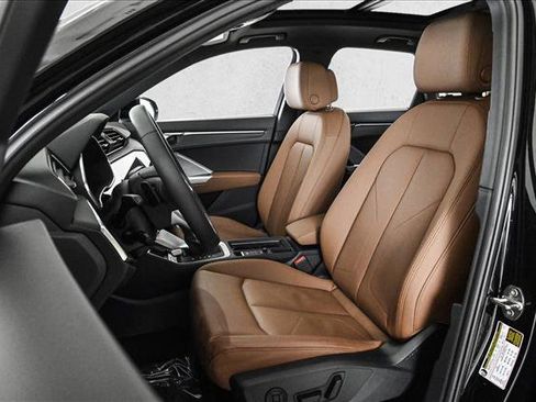 Certified 2025 Audi Q3 2.0T Premium Plus w/ Premium Plus Package image 17