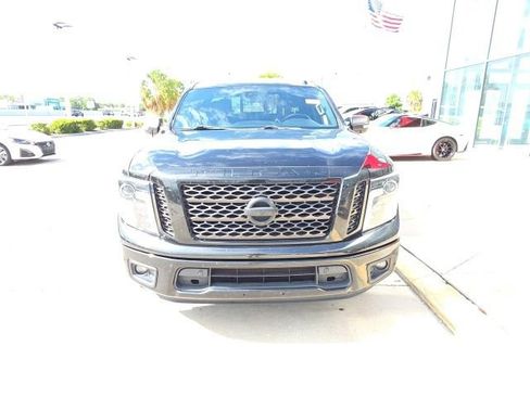 Used 2018 Nissan Titan SV w/ SV Convenience Package RWD image 9