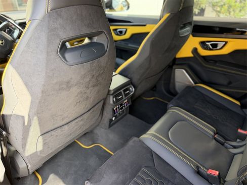 Used 2023 Lamborghini Urus S image 12