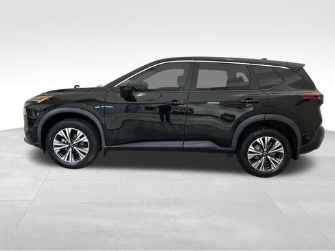 Used 2023 Nissan Rogue SV image 2