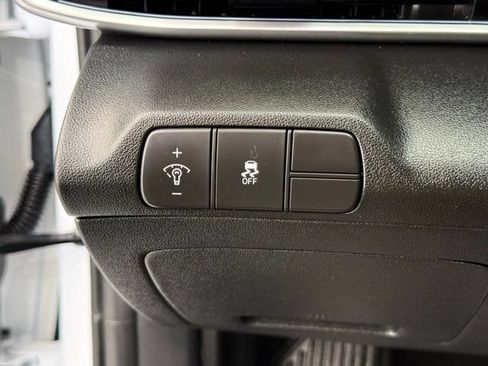 Used 2025 Hyundai Elantra SEL FWD image 30