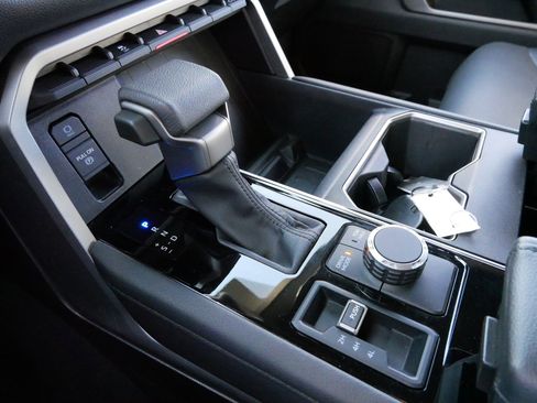 Used 2025 Toyota Tundra Limited image 24