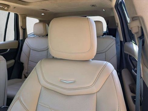 Used 2025 Cadillac XT6 Sport w/ Platinum Package AWD/4WD image 13