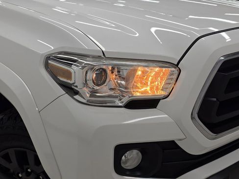 Used 2020 Toyota Tacoma SR5 AWD/4WD image 40
