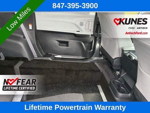 Used 2025 Toyota Sienna LE image 17