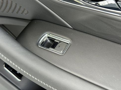 New 2025 Bentley Flying Spur Plug-In Hybrid image 18