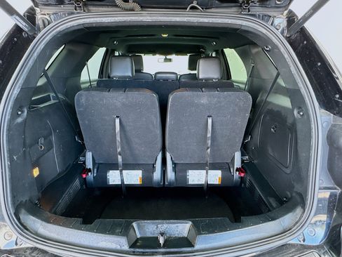 Used 2018 Ford Explorer XLT w/ Equipment Group 202A FWD image 17