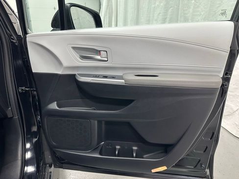 Used 2025 Toyota Sienna XLE image 60