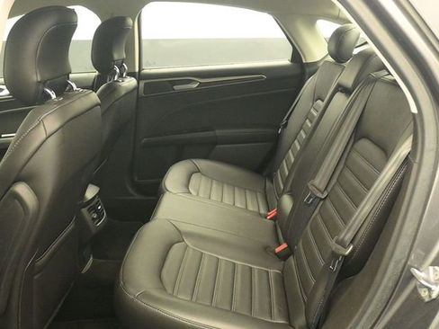 Used 2014 Ford Fusion SE w/ Equipment Group 202A image 10