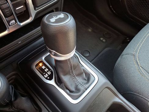 Used 2025 Jeep Wrangler Unlimited Sahara w/ Safety Group AWD/4WD image 15
