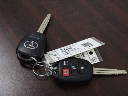 Used 2015 Toyota Camry SE FWD image 28
