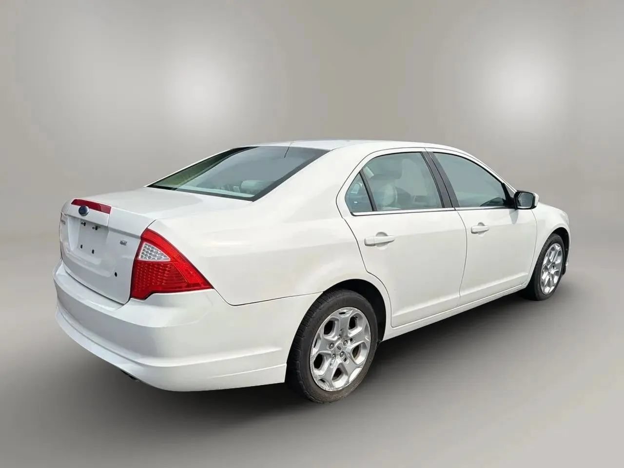 Used 2010 Ford Fusion SE FWD image 5