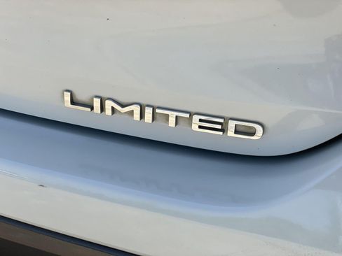 Used 2020 Toyota Highlander Limited FWD image 59