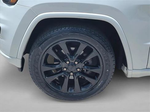 Used 2019 Jeep Grand Cherokee Altitude RWD image 21