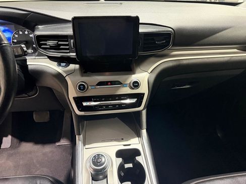 Used 2021 Ford Explorer XLT w/ Equipment Group 202A image 24