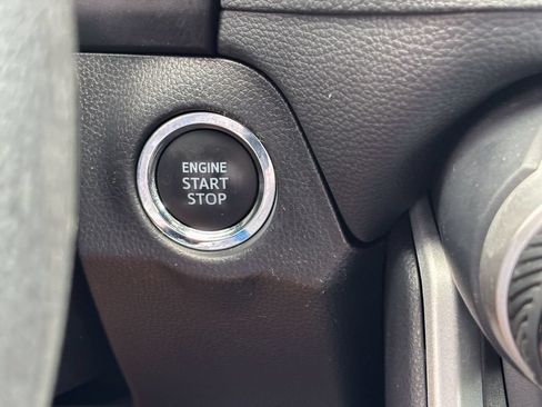 Used 2025 Toyota RAV4 XLE AWD/4WD image 29