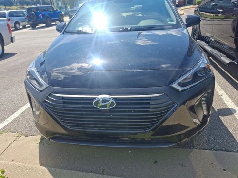 Used 2017 Hyundai Ioniq Limited FWD image 2