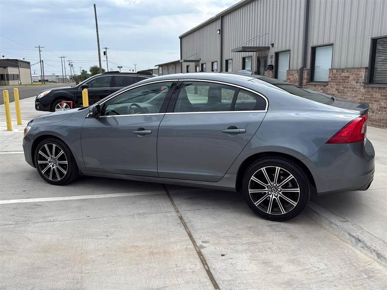 Used 2017 Volvo S60 T5 Inscription Platinum FWD image 16