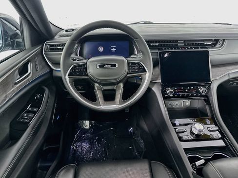 Certified 2023 Jeep Grand Cherokee Overland w/ Luxury Tech Group IV AWD/4WD image 35