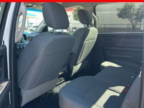 Used 2018 RAM 2500 Tradesman w/ Chrome Appearance Group AWD/4WD image 4