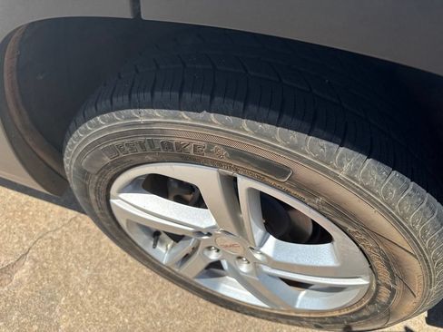Used 2018 GMC Terrain SLE w/ Driver Convenience Package FWD image 9