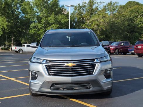 Used 2023 Chevrolet Traverse Premier FWD image 9