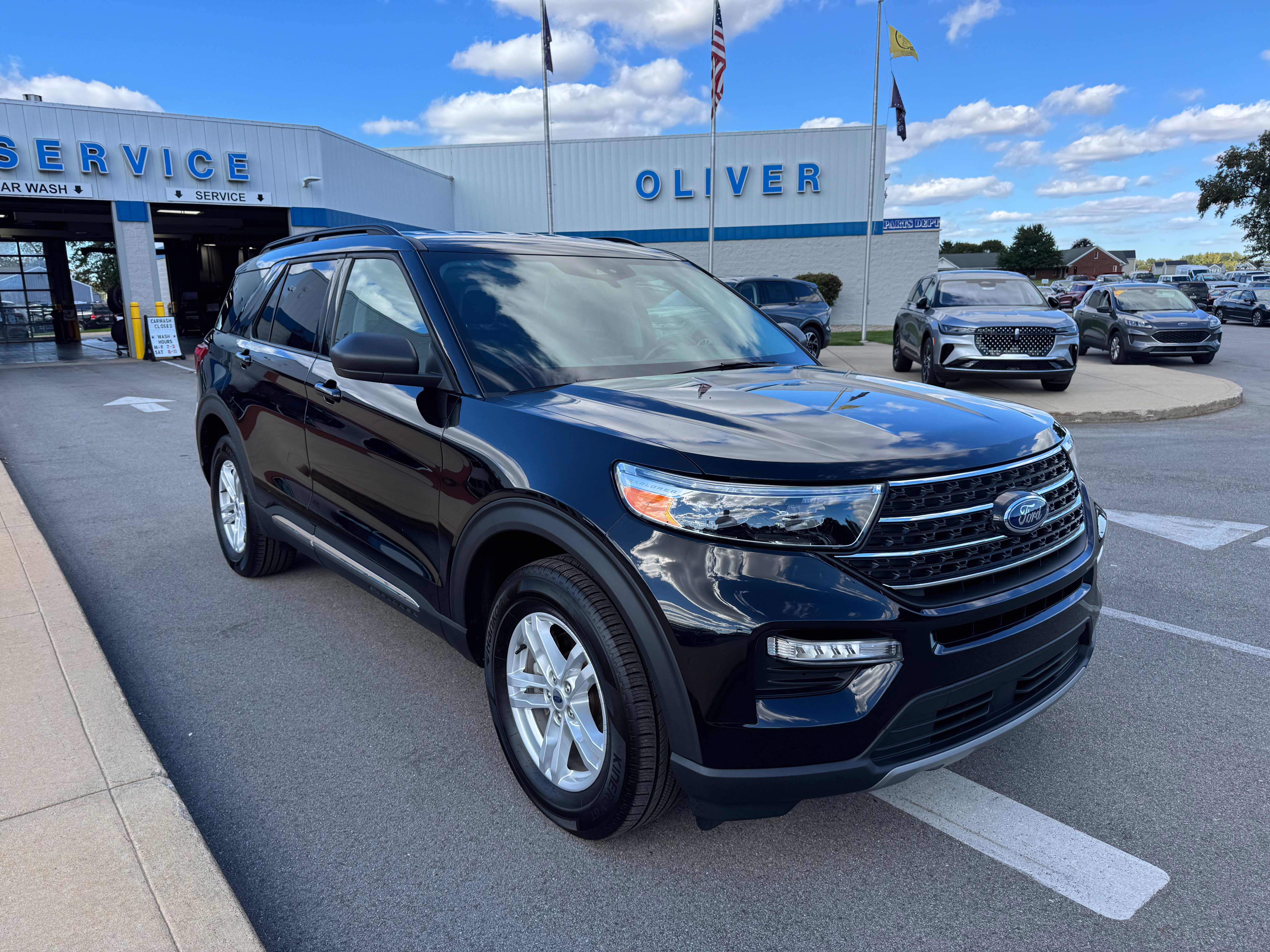 Used 2024 Ford Explorer XLT w/ Equipment Group 202A AWD/4WD image 1