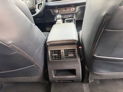 Used 2025 Mitsubishi Outlander SE AWD/4WD image 32