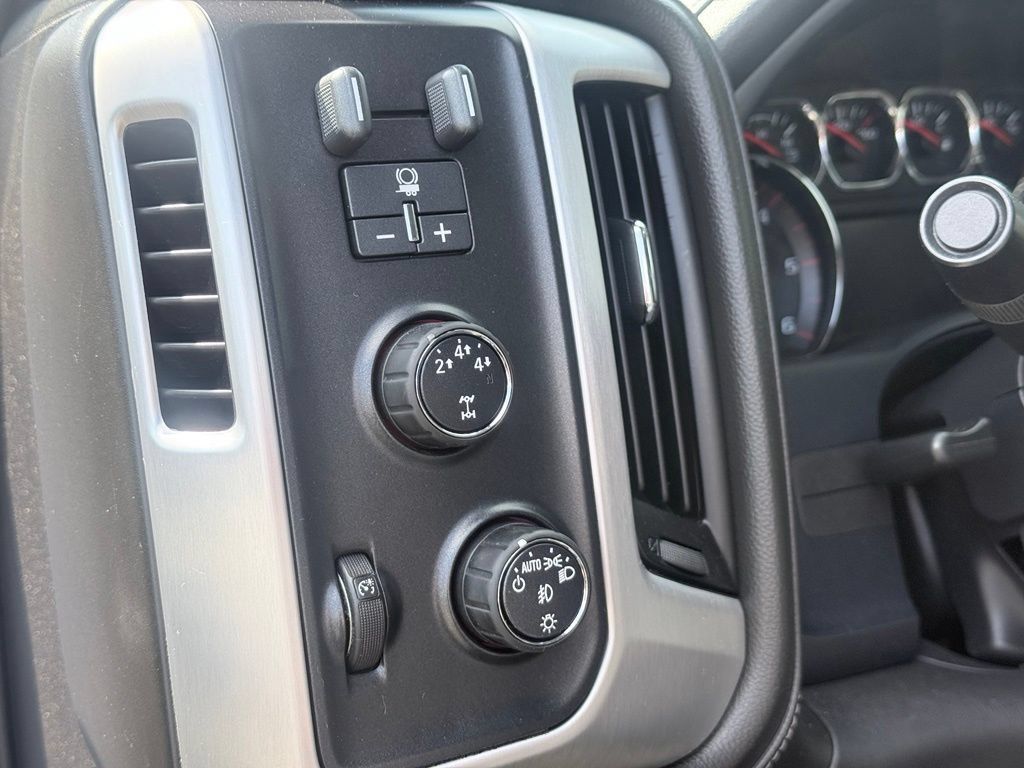 Used 2015 GMC Sierra 2500 SLE w/ SLE Preferred Package AWD/4WD image 17