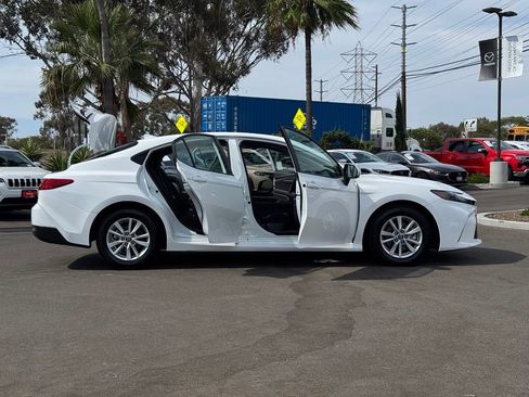 Used 2026 Toyota Camry LE FWD image 29