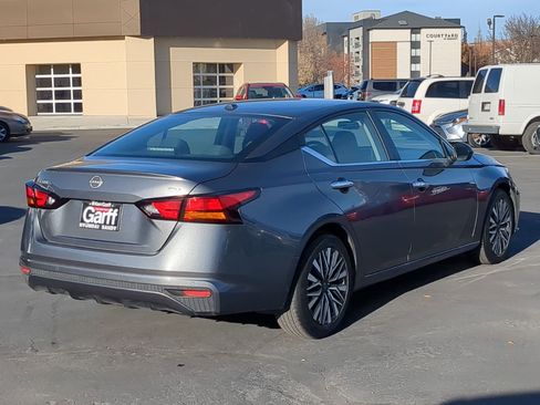 Used 2024 Nissan Altima 2.5 SV image 3