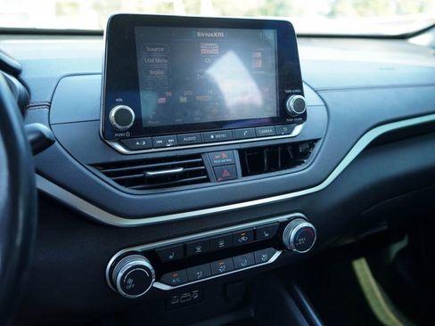 Used 2020 Nissan Altima 2.5 SR w/ Premium Package FWD image 8