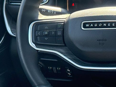 Used 2024 Jeep Wagoneer L Series II w/ Flexible Seating Group RWD image 17