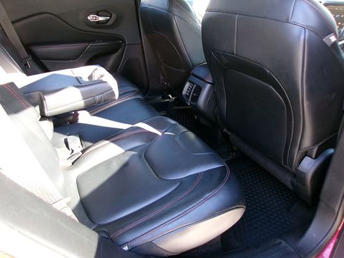 Used 2015 Jeep Cherokee Trailhawk w/ Comfort/Convenience Group image 10