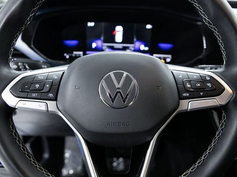 Used 2023 Volkswagen Taos SE image 15