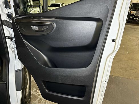 Used 2025 Mercedes-Benz Sprinter 2500 image 9